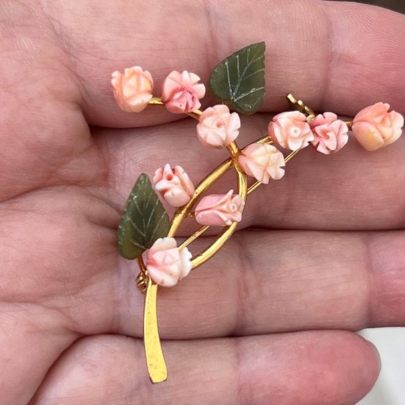 Vintage Swoboda Carved Coral Flowers & Jade Leaf Brooch, 2" Long, 10 Roses - Picture 5 of 13